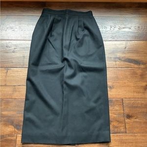 TALBOTS SOLID BLACK, LINED MIDI STRAIGHT PENCIL SKIRT, SIZE 6.